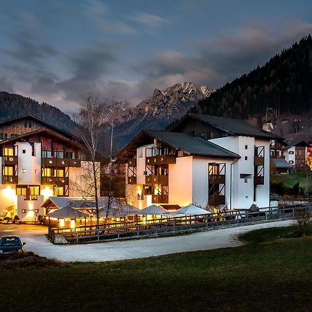 Hotel Castel Pietra Fiera Di Primiero Bagian luar foto