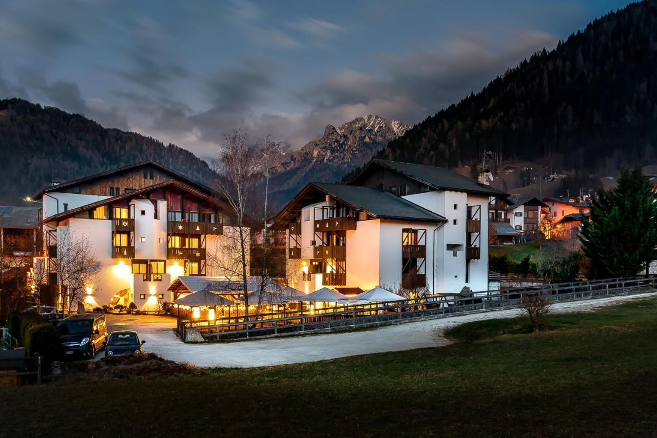 Hotel Castel Pietra Fiera Di Primiero Bagian luar foto